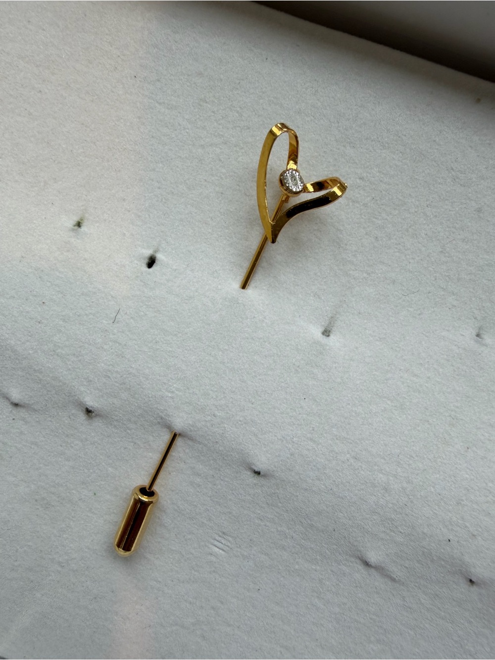 Vintage Gold Tone Abstract Heart Rhinestone Stick Pin - Picture 2 of 8